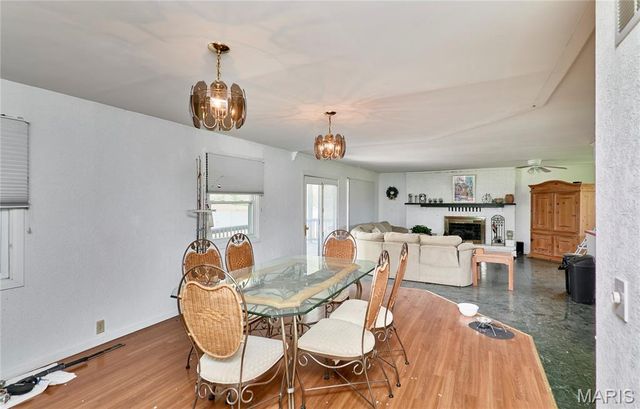196 Absolut Lane, Troy, MO 63379