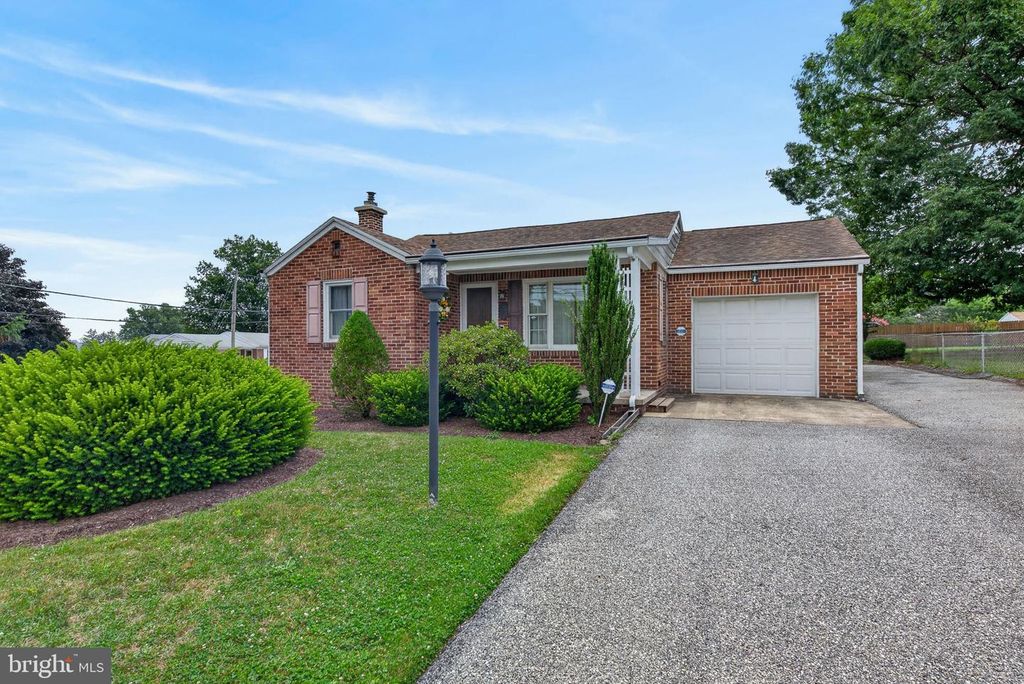 540 MANOR RD, Windsor, PA 17366