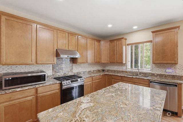 385 Marshall Ash Street, Bolingbrook, IL 60490