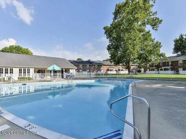 1110 Westlynne Pl UNIT 6, Louisville, KY 40222