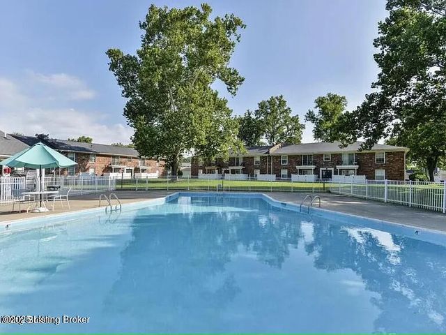 1110 Westlynne Pl UNIT 6, Louisville, KY 40222