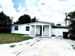 712 Hialeah Dr, Hialeah, FL 33010