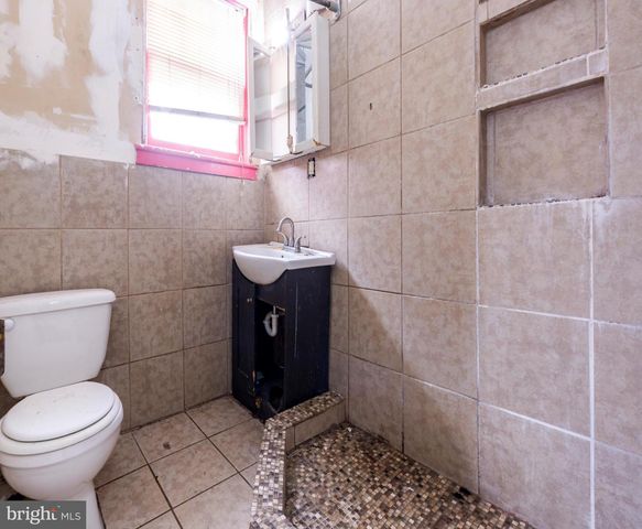 1229 LANSDOWN AVE, Camden, NJ 08104