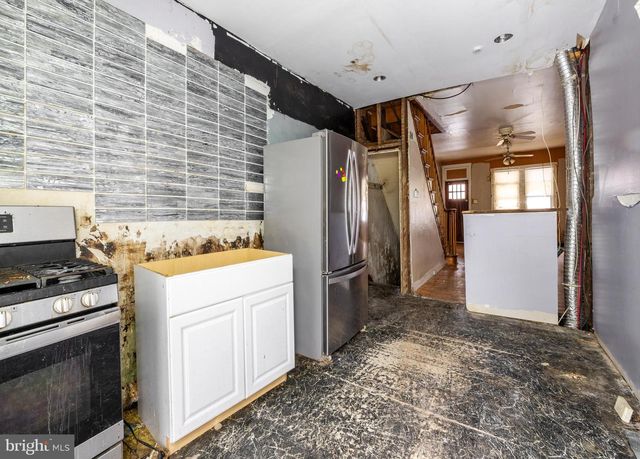 1229 LANSDOWN AVE, Camden, NJ 08104