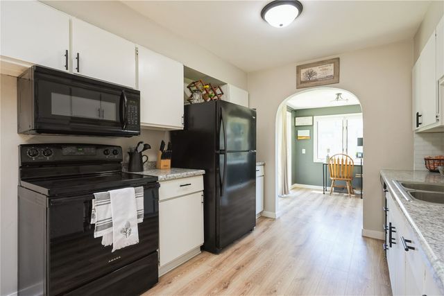 431 30th St Dr SE, Cedar Rapids, IA 52403