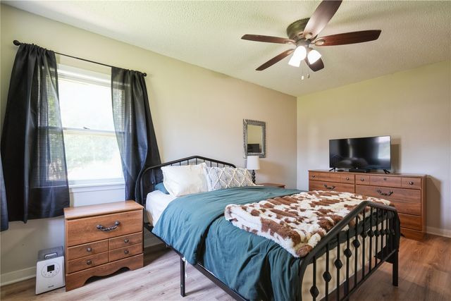 431 30th St Dr SE, Cedar Rapids, IA 52403
