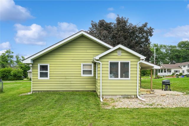 431 30th St Dr SE, Cedar Rapids, IA 52403