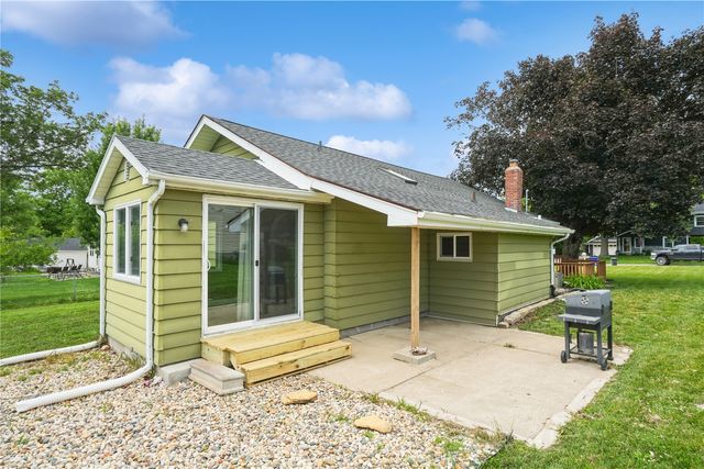 431 30th St Dr SE, Cedar Rapids, IA 52403