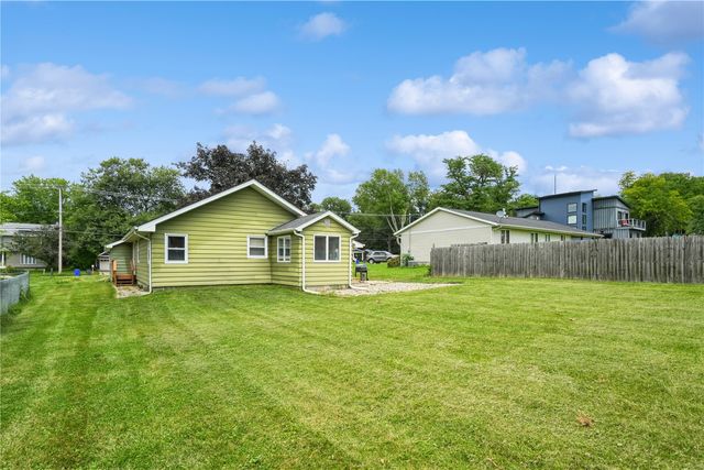 431 30th St Dr SE, Cedar Rapids, IA 52403