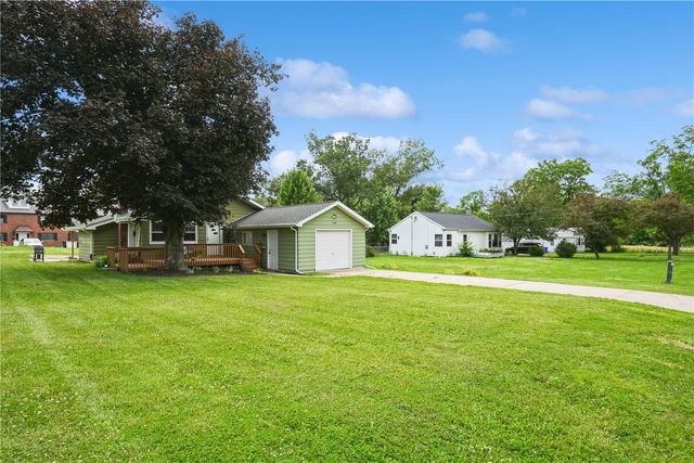 431 30th St Dr SE, Cedar Rapids, IA 52403