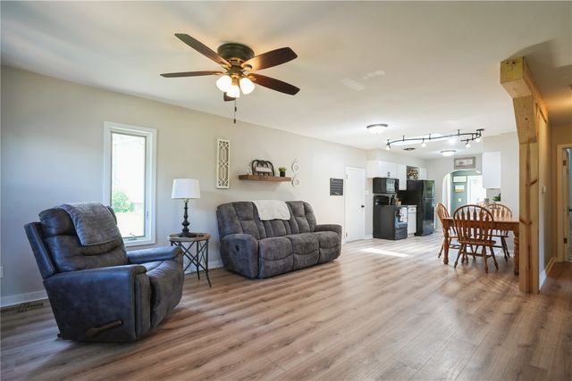 431 30th St Dr SE, Cedar Rapids, IA 52403