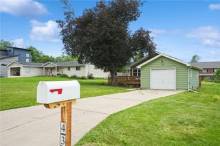 431 30th St Dr SE, Cedar Rapids, IA 52403