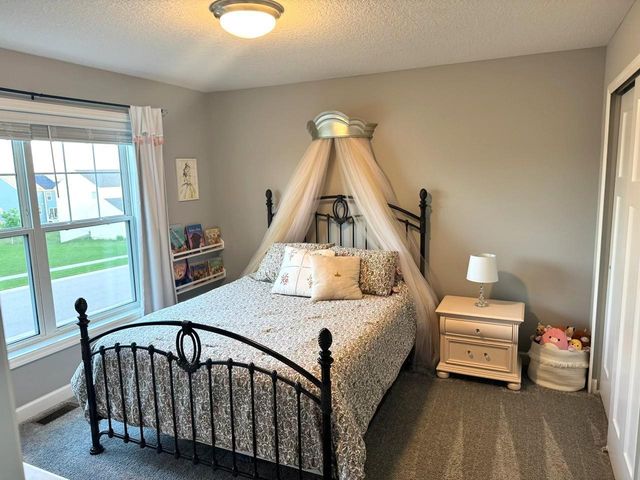 1562 Edgebrook Lane, Carver, MN 55315