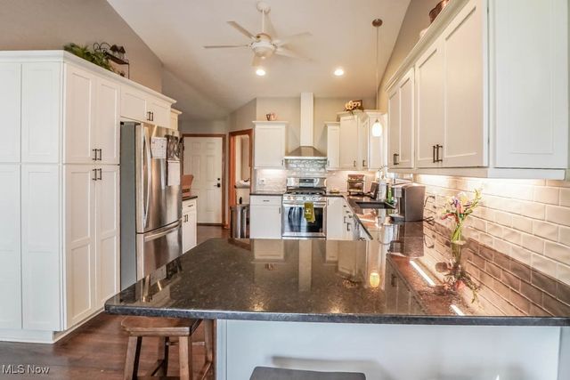 5700 Glena Street, Louisville, OH 44641