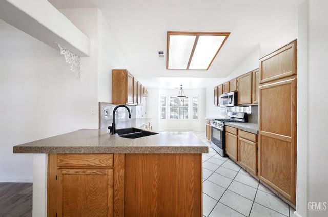 10008 Cheyenne Drive, Bakersfield, CA 93312