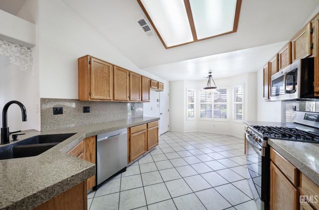 10008 Cheyenne Drive, Bakersfield, CA 93312