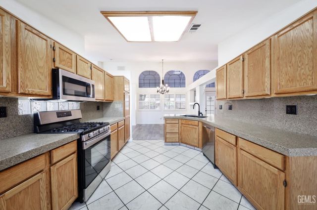 10008 Cheyenne Drive, Bakersfield, CA 93312