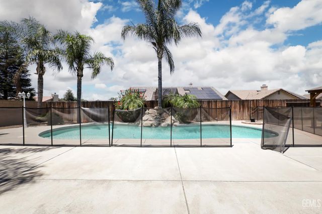 10008 Cheyenne Drive, Bakersfield, CA 93312