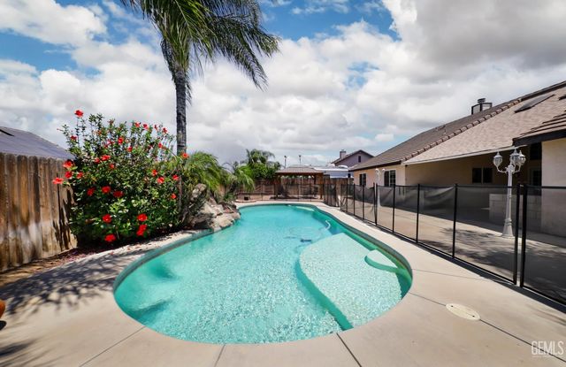 10008 Cheyenne Drive, Bakersfield, CA 93312