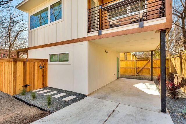 2206 E 9th ST B, Austin, TX 78702