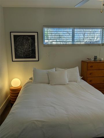 2206 E 9th ST B, Austin, TX 78702