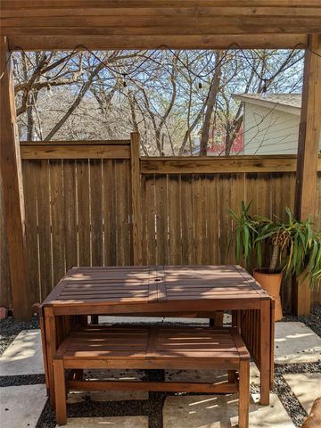 2206 E 9th ST B, Austin, TX 78702