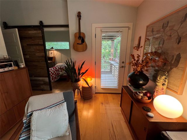 2206 E 9th ST B, Austin, TX 78702