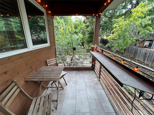 2206 E 9th ST B, Austin, TX 78702