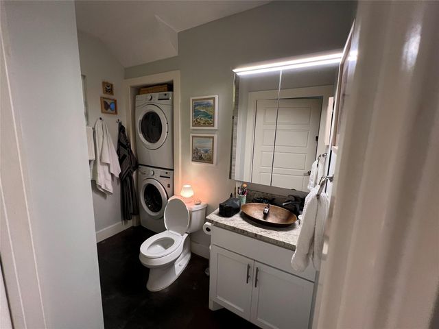 2206 E 9th ST B, Austin, TX 78702