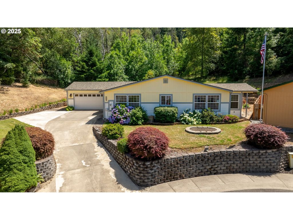 204 SAMANTHA Way, Canyonville, OR 97417