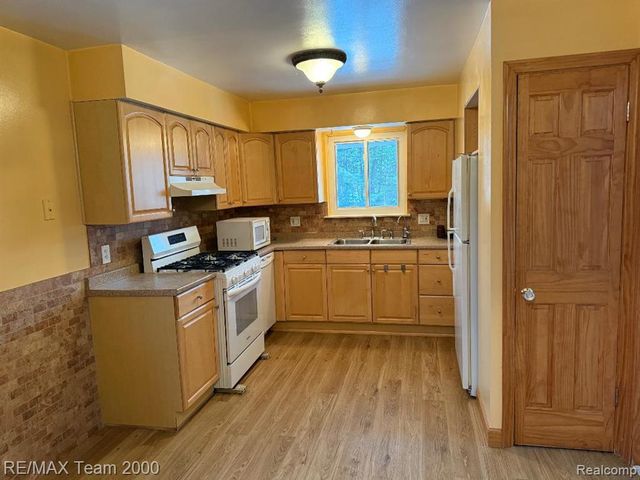 24941 Rouge River Drive, Dearborn Heights, MI 48127