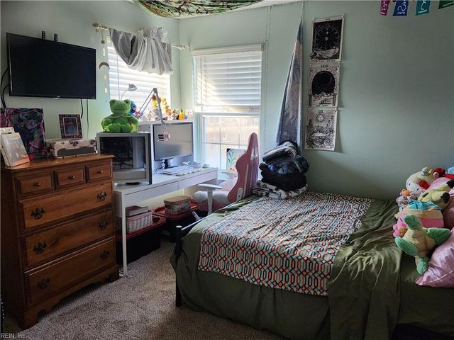 1104 Cutspring RD, Chesapeake, VA 23322