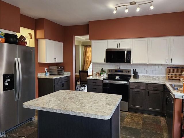 1104 Cutspring RD, Chesapeake, VA 23322