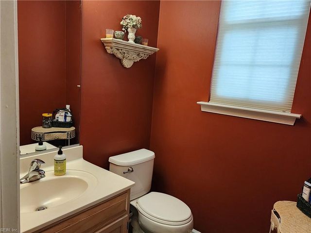 1104 Cutspring RD, Chesapeake, VA 23322