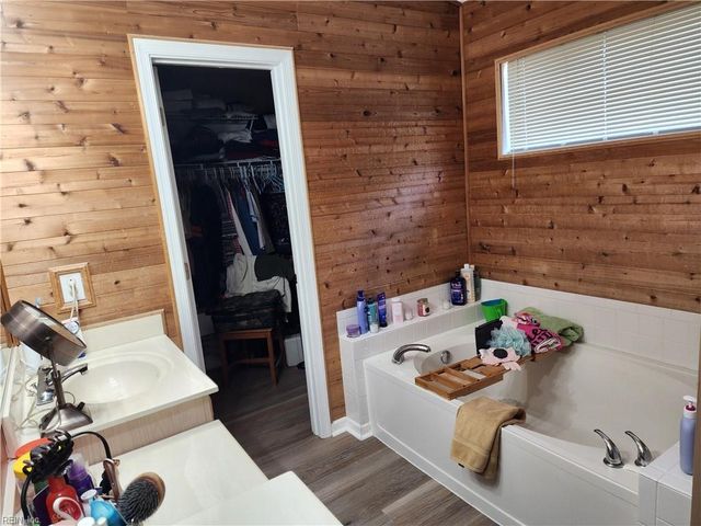 1104 Cutspring RD, Chesapeake, VA 23322