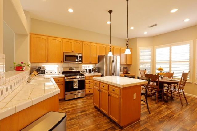 2586 Knobcone Ln, Lodi, CA 95242