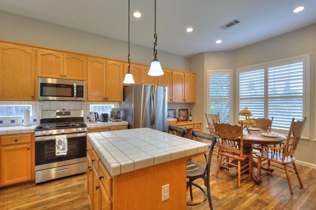 2586 Knobcone Ln, Lodi, CA 95242