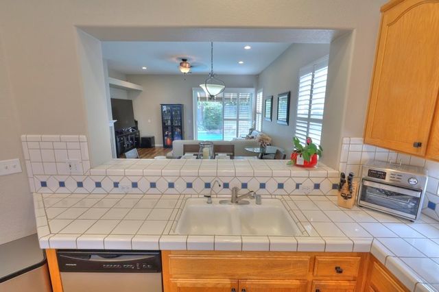 2586 Knobcone Ln, Lodi, CA 95242