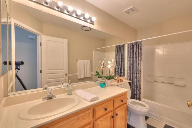 2586 Knobcone Ln, Lodi, CA 95242
