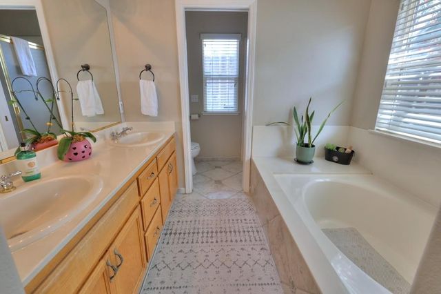 2586 Knobcone Ln, Lodi, CA 95242