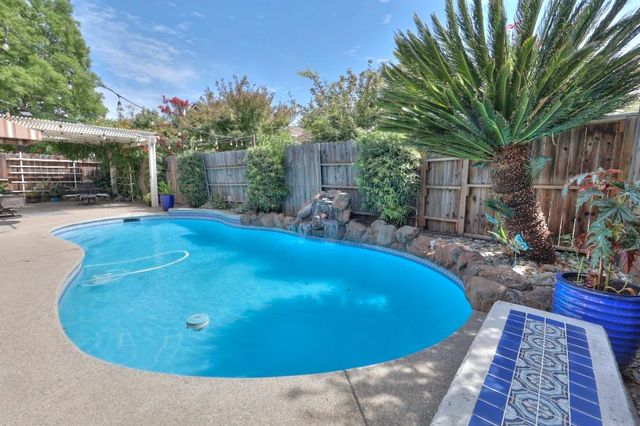 2586 Knobcone Ln, Lodi, CA 95242