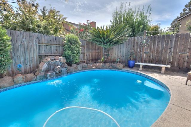 2586 Knobcone Ln, Lodi, CA 95242
