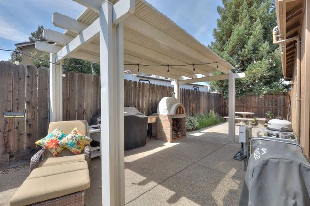2586 Knobcone Ln, Lodi, CA 95242