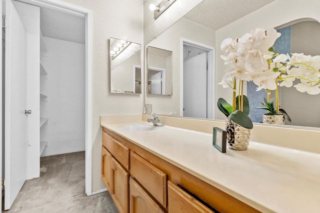 3127 Mill Oak Way, Sacramento, CA 95833