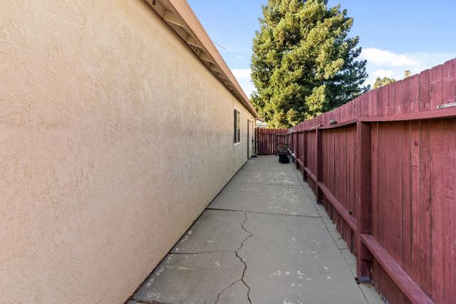 3127 Mill Oak Way, Sacramento, CA 95833