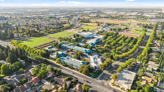 3127 Mill Oak Way, Sacramento, CA 95833