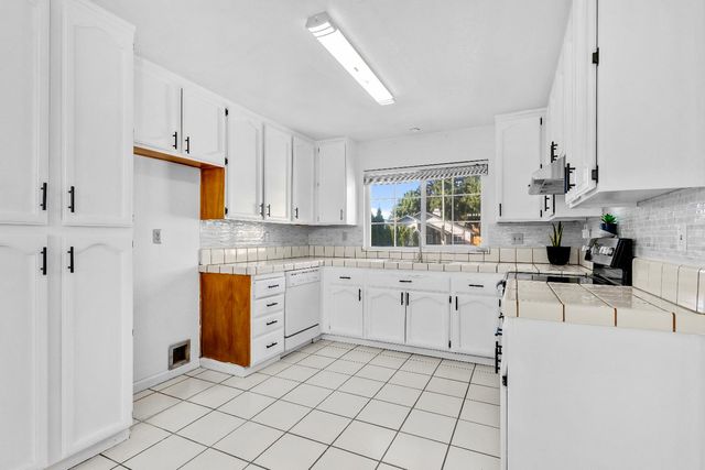 3127 Mill Oak Way, Sacramento, CA 95833