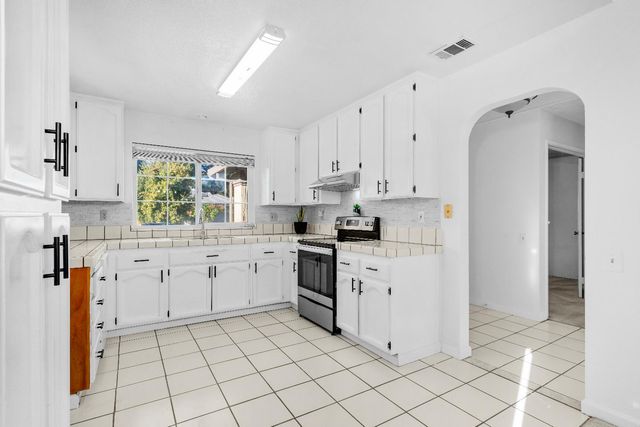 3127 Mill Oak Way, Sacramento, CA 95833