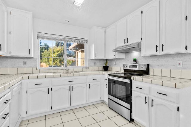 3127 Mill Oak Way, Sacramento, CA 95833