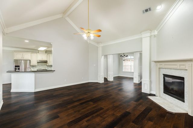 900 Enchanted Oaks Drive, Angleton, TX 77515